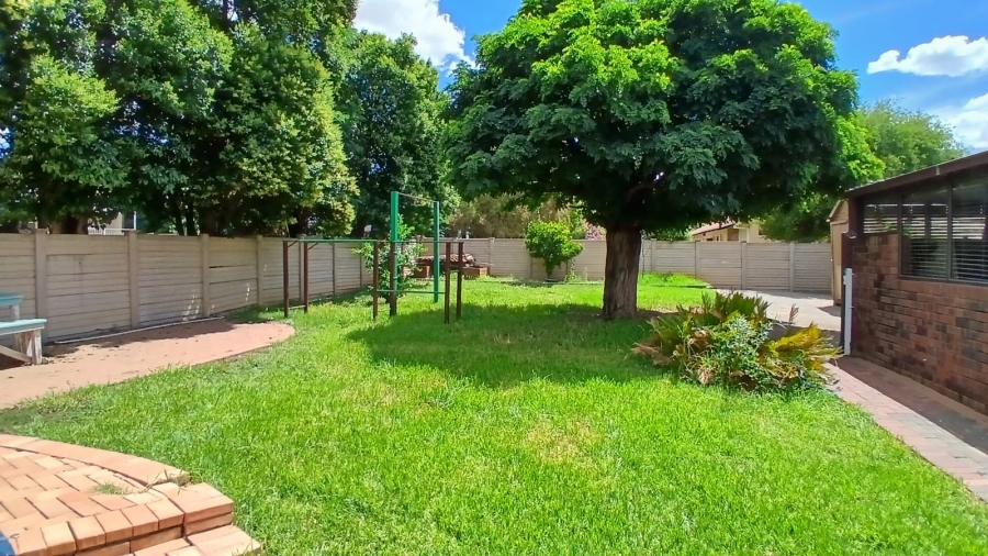 5 Bedroom Property for Sale in Pellissier Free State